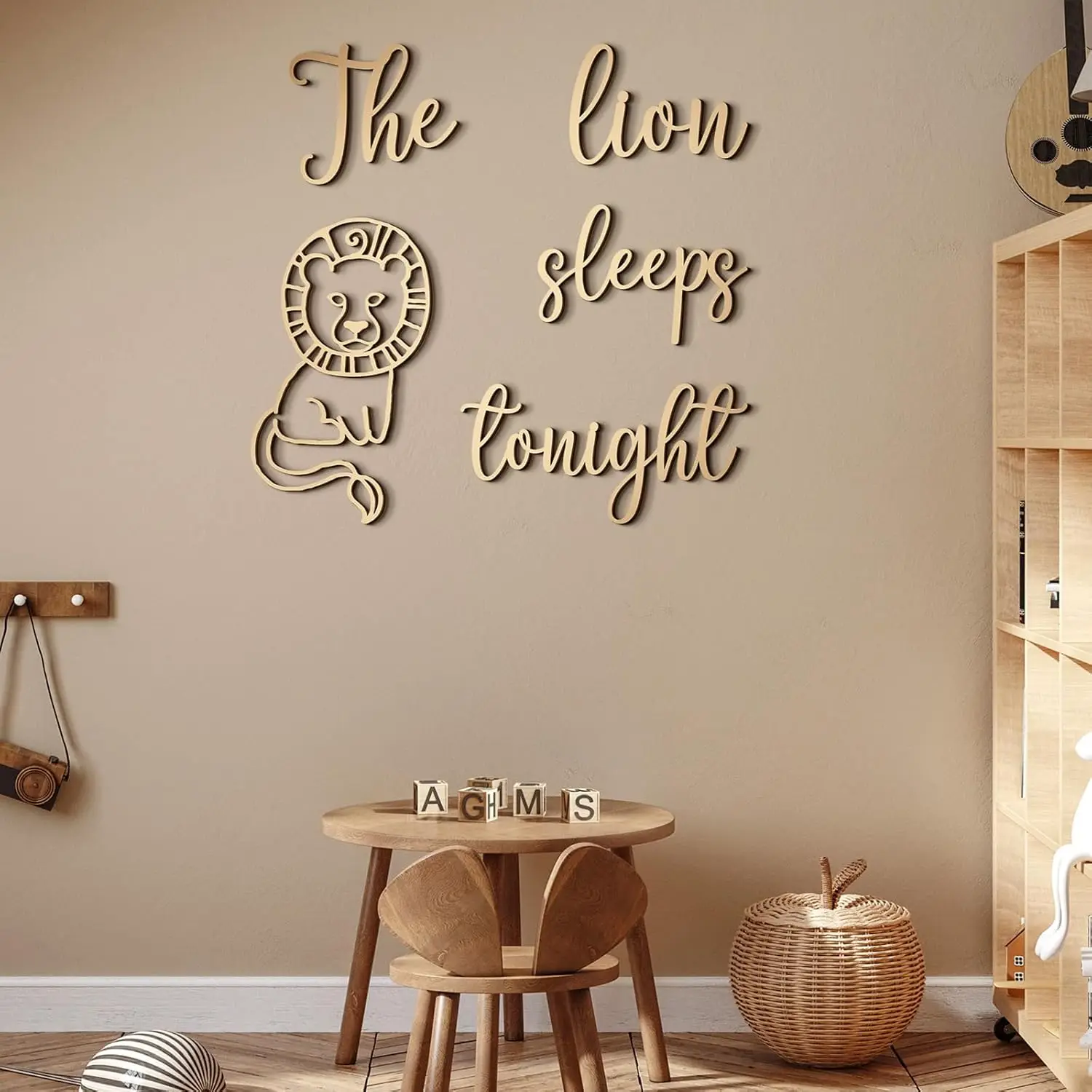 The Lion Sleeps Tonight Wooden - Baby Nursery Animal Theme recension och pris